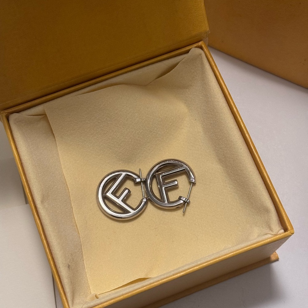 F is for Fendi earrings, silver - Picture 3 of 5